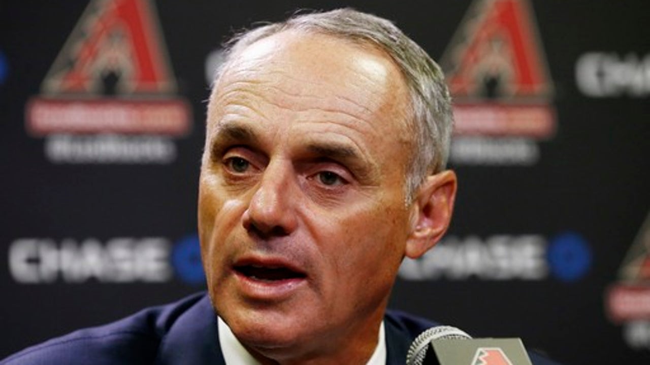 Manfred stands firmly with D-backs in stadium dispute